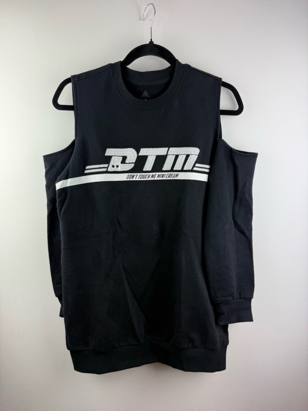 Mini Cream I.T. Group DTM Don't Touch Me Cold Shoulder Black Sweatshirt Size S
